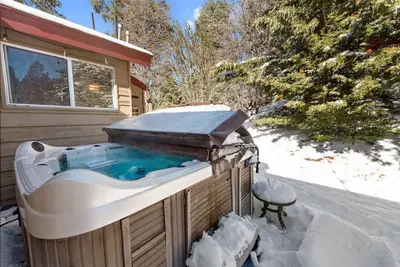 Image de Pet-friendly home with wraparound deck, mountain views, hot tub, near slopes!