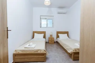Image de Beach front, quiet big apartment in western Crete pool + hot tub, bbq