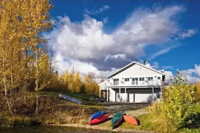 Image de Lakeside three bedroom boathouse.