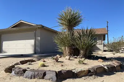 Image de Quiet 2 bedroom, 6 miles to Joshua Tree National Park Oasis Visitor Center.
