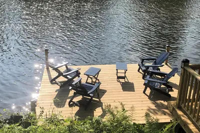 Image de Stunning 5 bed Waterfront Oasis with deck over the River
