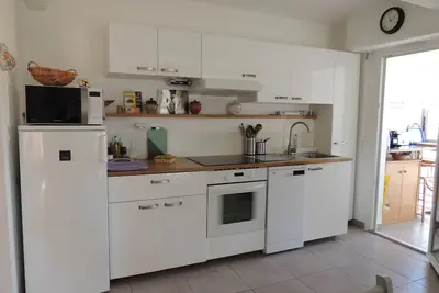 Image de Spacieux & confortable T2 climatisé 3* Wifi, Place Parking privé, Plage 100m