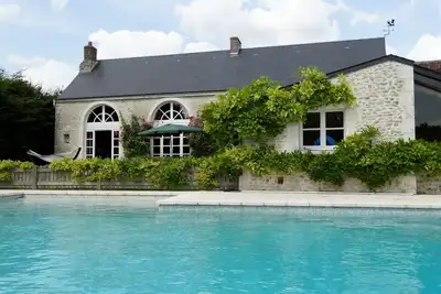 Image de Superbe et grande propriété : piscine, tennis à 30 mins des Châteaux de la Loire