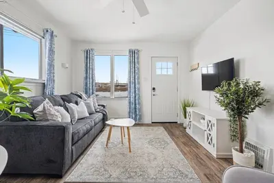 Image de Blue Raptor I Cozy 3-Bedroom | A\/C | Huge Backyard