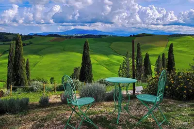 Image de Mascagni farmhouse among the olive trees and the Tuscan hills in the Val d'Orcia