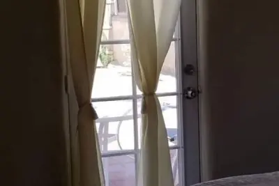 Image de Beautiful 2 Bedroom artistic Home