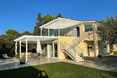 Image de Great holiday home with 2 units and priv. Pool- 250m to the water