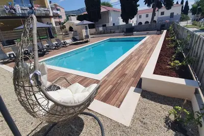 Image de Appartement dans Kaštel Lukšić avec terrasse, Climatisation, Wifi, Machine à laver (5107-3)