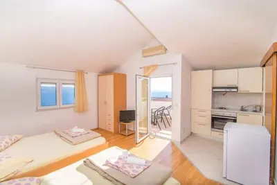 Image de Appartement Studio dans Dugi Rat avec vue mer, terrasse, Climatisation, Wifi (5113-1)
