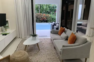 Image de Stunning 3 bedroom townhouse, 5 minute walk to Dover Beach and The Gap.