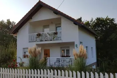Plitvice Oaza Mira - Detached house with large garden and barbecue house