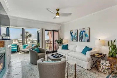Image de Beachfront Condo with 2 balconies & Endless Gulf Views- Palm Beach Club 123
