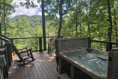 Image de Amazing Mtn View, Secluded, hot tub, pool, 4 Miles to Pigeon Forge,