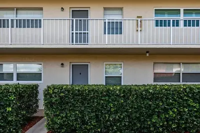 Image de Condo with a garden view and beach access nearby