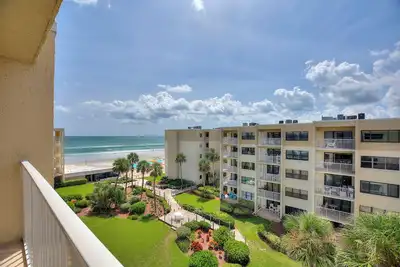 Image de Castle Reef 510 lush, garden views!