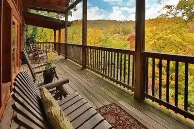 Image de Cubby Bear Cabin has something for everyone!