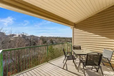Cozy 2br Condo with a View and Amenities!