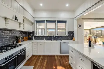 Image de Elegant, Stunning & Central! East Side Gem!