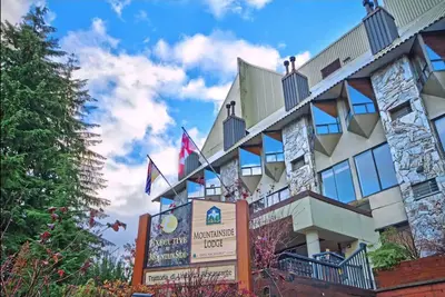Image de One Bedroom Suite 1 min from Slopes + Pool\/Hot tub