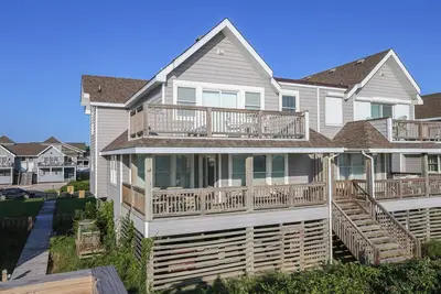 Image de 4 Br Nags Head Style Oceanfront Townhome w/Spectacular Ocean Views