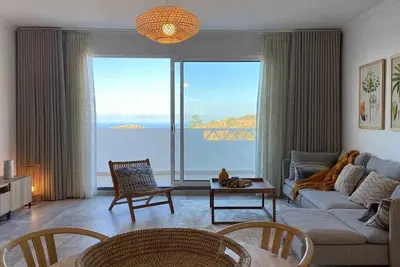 Garajau Apart with Amazing Views, Parking & Wifi.