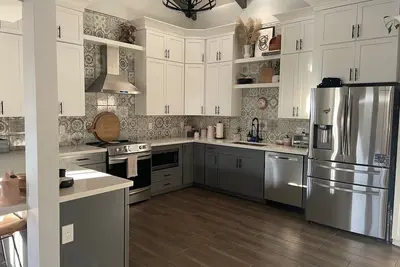 Image de Family-Friendly Central Location Perfect for the Superbowl