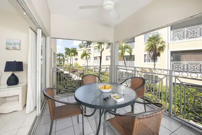 Image de Regal Beach Club #322: 2br Ocean View Condo on 7 Mile Beach w/ Pools & Tennis