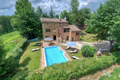 Villa à Amandola avec jardin