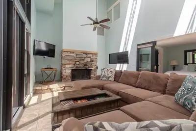 Image de 10 Guests, 3br/2ba, Large Living Area & Wood Fire.