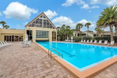 Image de Vdl 91 - Nicely upgraded ground floor condo with easy access to the pool and amenities.