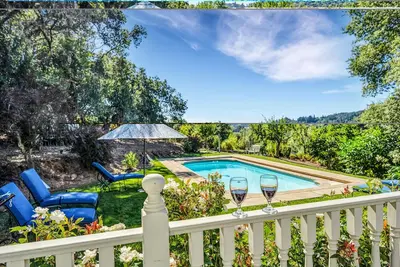 Image de Four Sisters Escape sleeps 10, Healdsburg pool