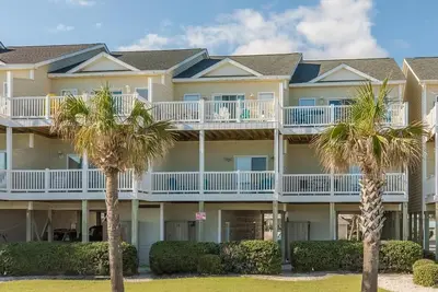 Image de Sea Star - Beachnuts! 4 Br Townhome - Amazing Ocean Views! Dog Friendly!