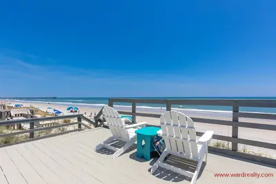 Image de Shoreline - Classic Oceanfront Home - 2 Living Rooms & 2 Kitchens; Sleeps 14