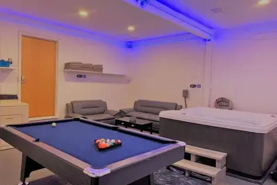 Image de Pocono Entertainment Cottage · Pocono Entertainment Cottage with Indoor Hot Tub
