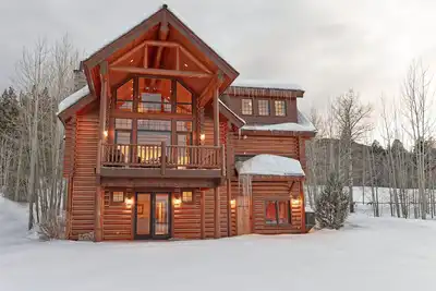 Image de Pale Morning Dun Cabin. Radiant Heat, Pool Table/Ping Pong, Hot Tub, Fire Pit
