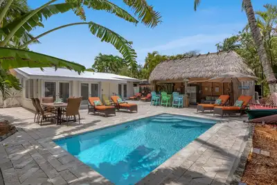 Image de Flamingo Rose ~ Midtown 3 Bedroom, 2 Bathroom Home w/ Pool & Parking!
