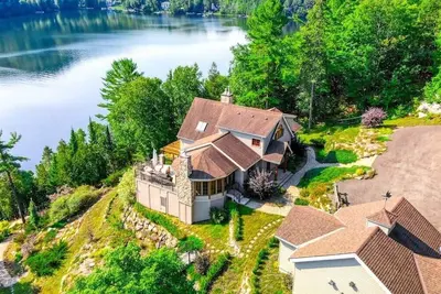 Image de The Vista - Magnificent Waterfront & Hot Tub