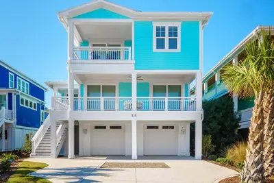Image de Love Kure | Beautiful Water Views + On-Site Amenities!