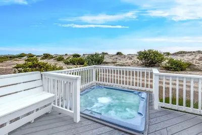 Image de Summer Savings - Oceanfront Home w/ Pool, Hot Tub, Elevator, Tiki Bar, Game Room