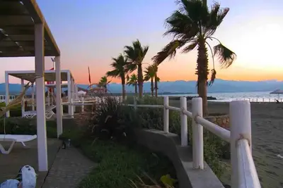 Image de Aphrodite Beachfront Apartment 50m to the beach