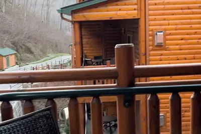 Image de 5 star Smoky mountain cabin nestled right in the national park.