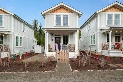 Image de *New* Seabrook's Purple Pelican, Hot Tub, Close to Pool!
