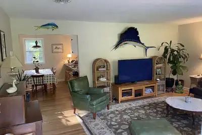 Image de Sandbridge House with 2 acres and large back deck with wooded views