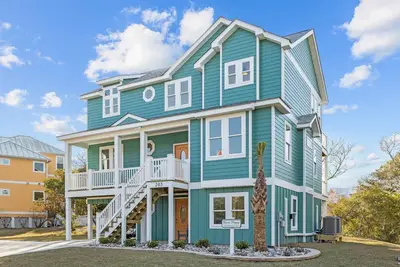 Image de Dignified beachside home with private pool, golf cart, easy beach access