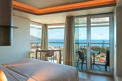 Image de Unforgettable Memories at Beachfront Resort - Couples Break in Funchal Old Town!