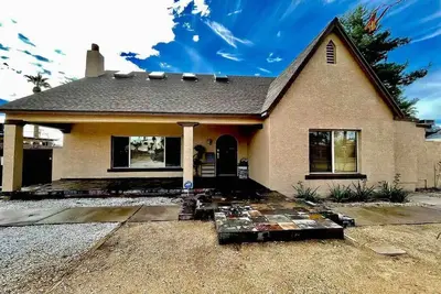 Image de Dtphx Home - 10mins from Airport w/ Heated Pool!