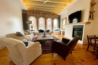 Image de Stunning Luxury Apt/Old Port Arts Dist/Sleeps8