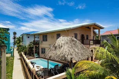 Image de 1-Bed Condo on Placencia Sidewalk, Pool & Beach