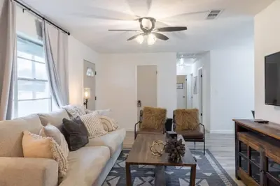 Image de New! Spacious Home, Close to Downtown!
