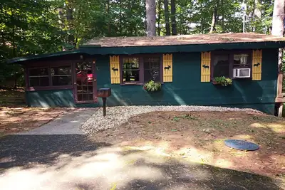Image de Snowshoe Hare Cabin at the Adirondack Lodge - 5 mins to Lake George Village